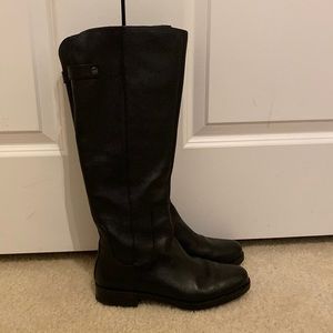 Tall riding boots